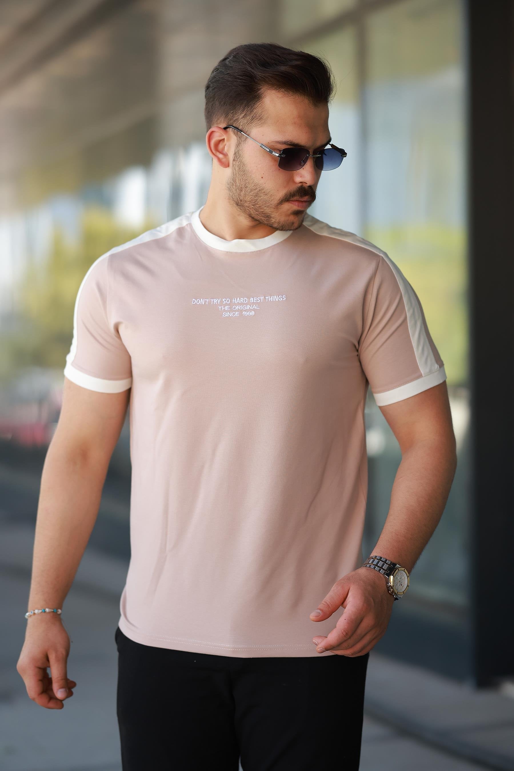 Erkek Bisiklet Yaka Şerit Detaylı Nakışlı %100 Pamuk Tişört - 2533