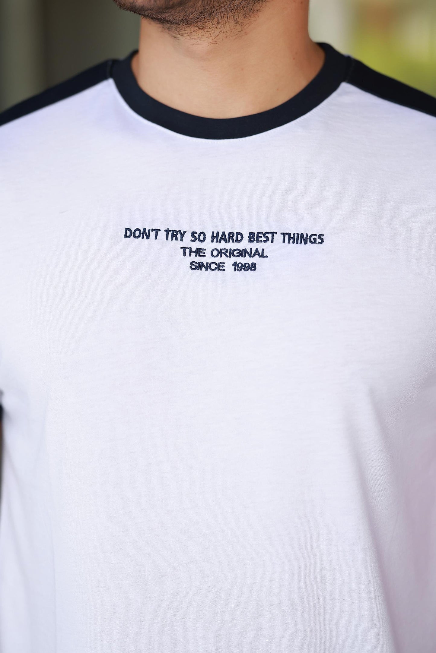 Erkek Bisiklet Yaka Şerit Detaylı Nakışlı %100 Pamuk Tişört - 2533