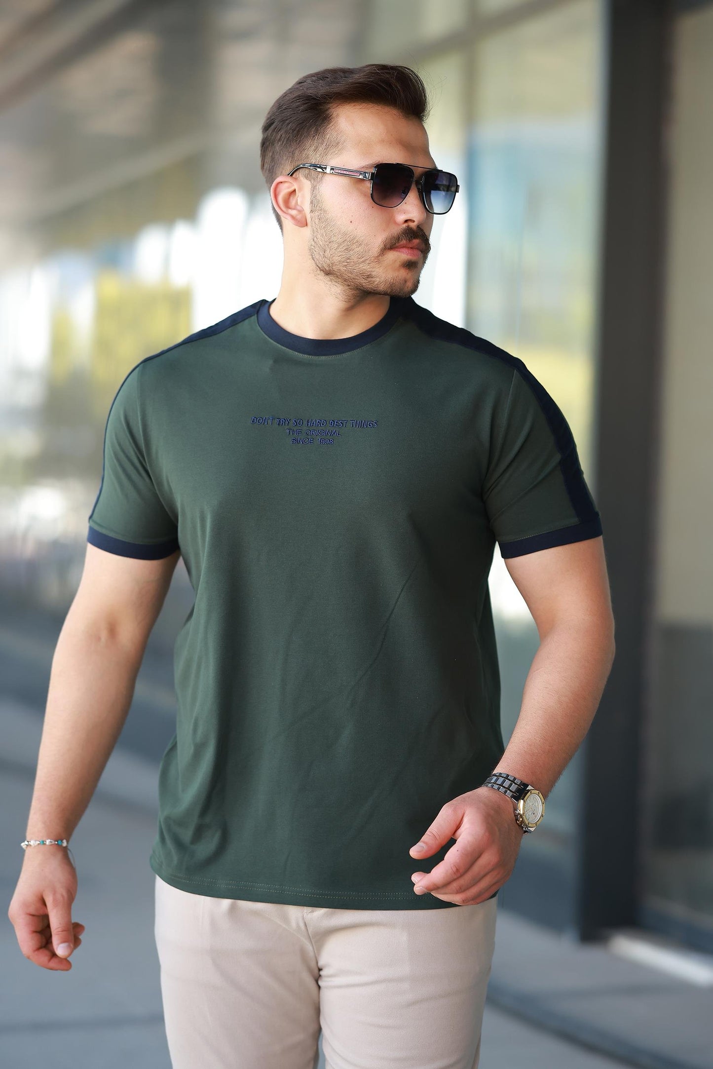 Erkek Bisiklet Yaka Şerit Detaylı Nakışlı %100 Pamuk Tişört - 2533