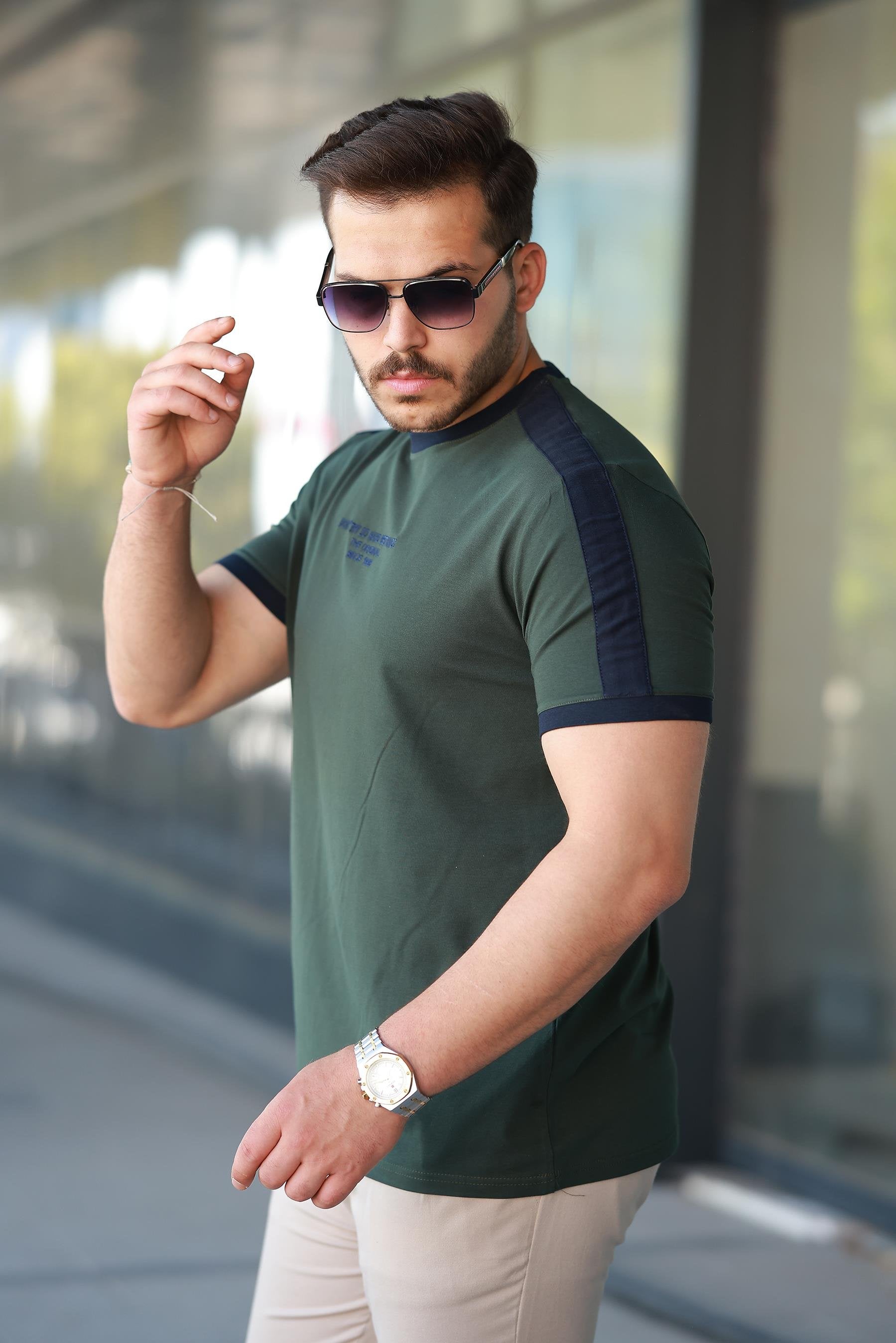 Erkek Bisiklet Yaka Şerit Detaylı Nakışlı %100 Pamuk Tişört - 2533