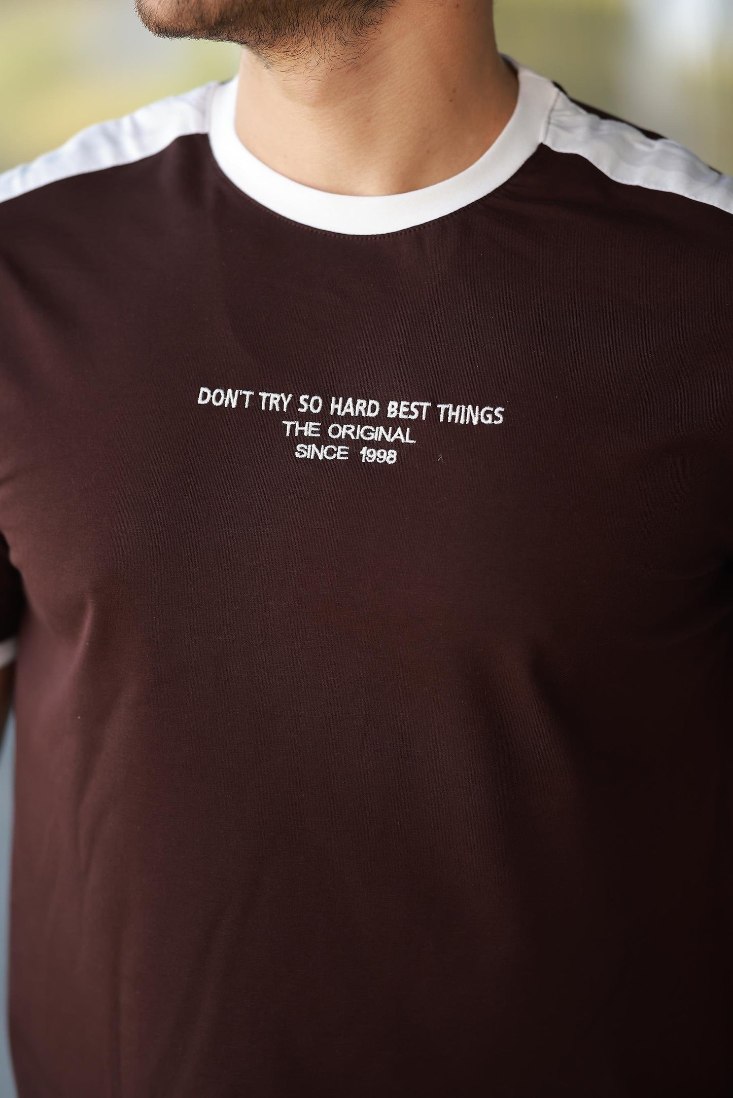 Erkek Bisiklet Yaka Şerit Detaylı Nakışlı %100 Pamuk Tişört - 2533