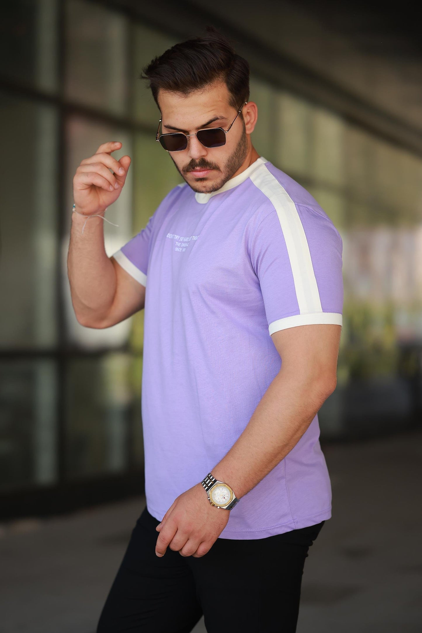 Erkek Bisiklet Yaka Şerit Detaylı Nakışlı %100 Pamuk Tişört - 2533