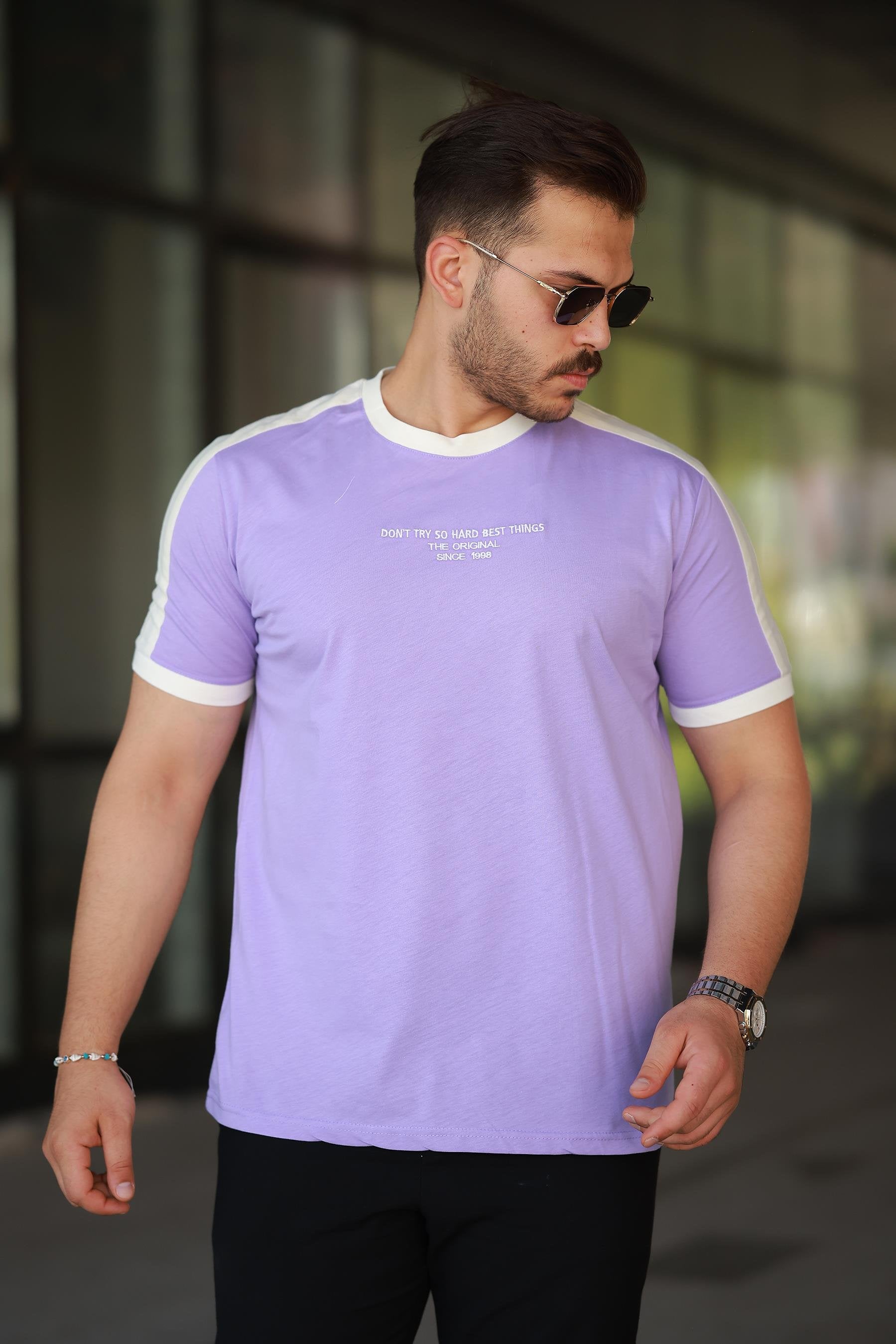 Erkek Bisiklet Yaka Şerit Detaylı Nakışlı %100 Pamuk Tişört - 2533