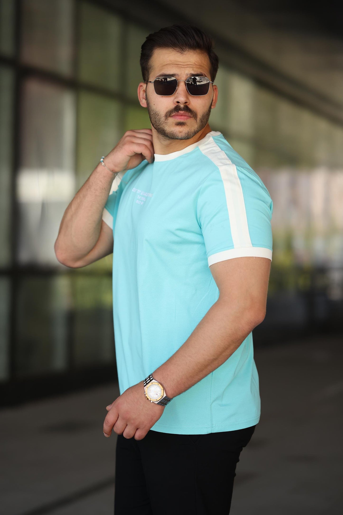 Erkek Bisiklet Yaka Şerit Detaylı Nakışlı %100 Pamuk Tişört - 2533