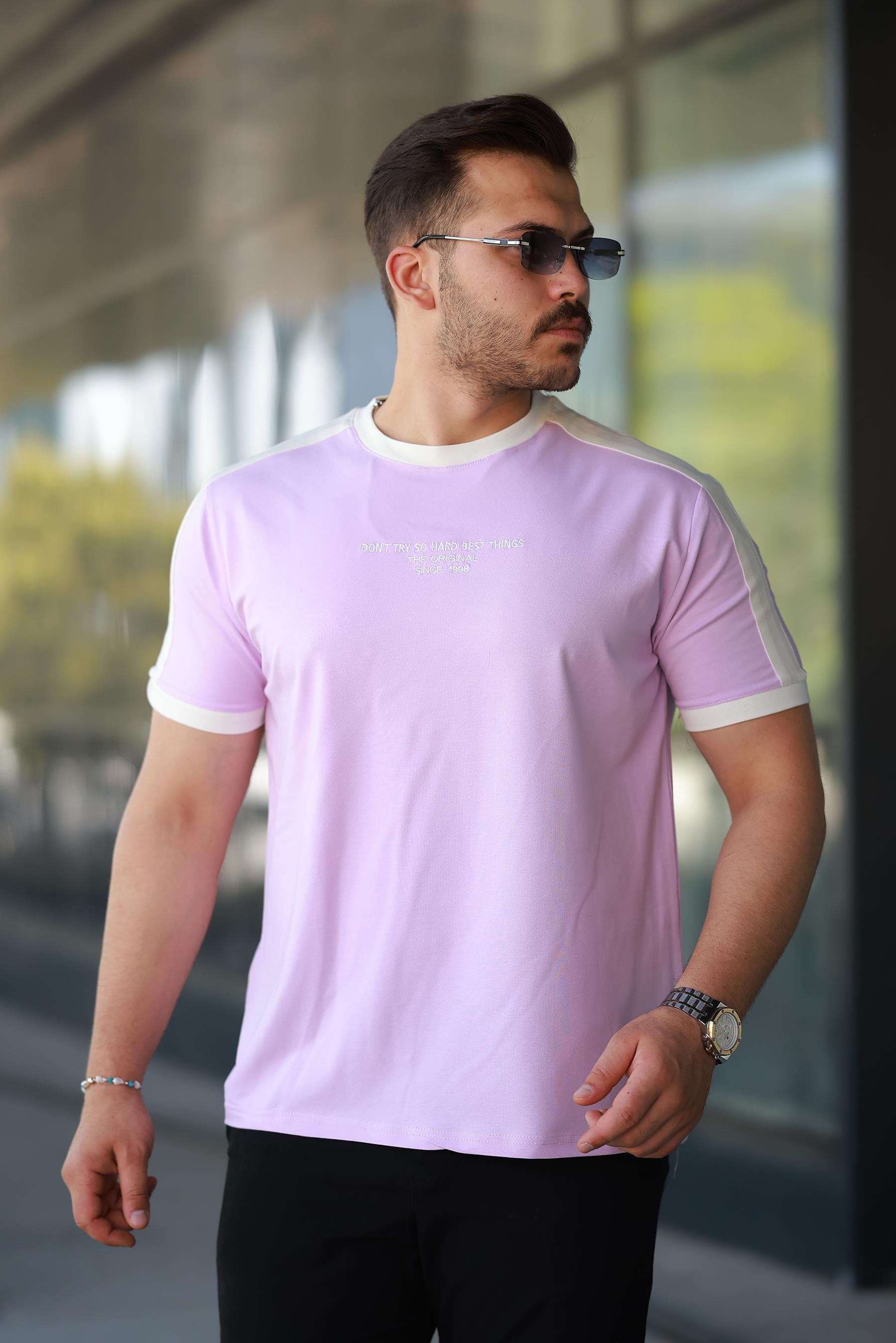 Erkek Bisiklet Yaka Şerit Detaylı Nakışlı %100 Pamuk Tişört - 2533