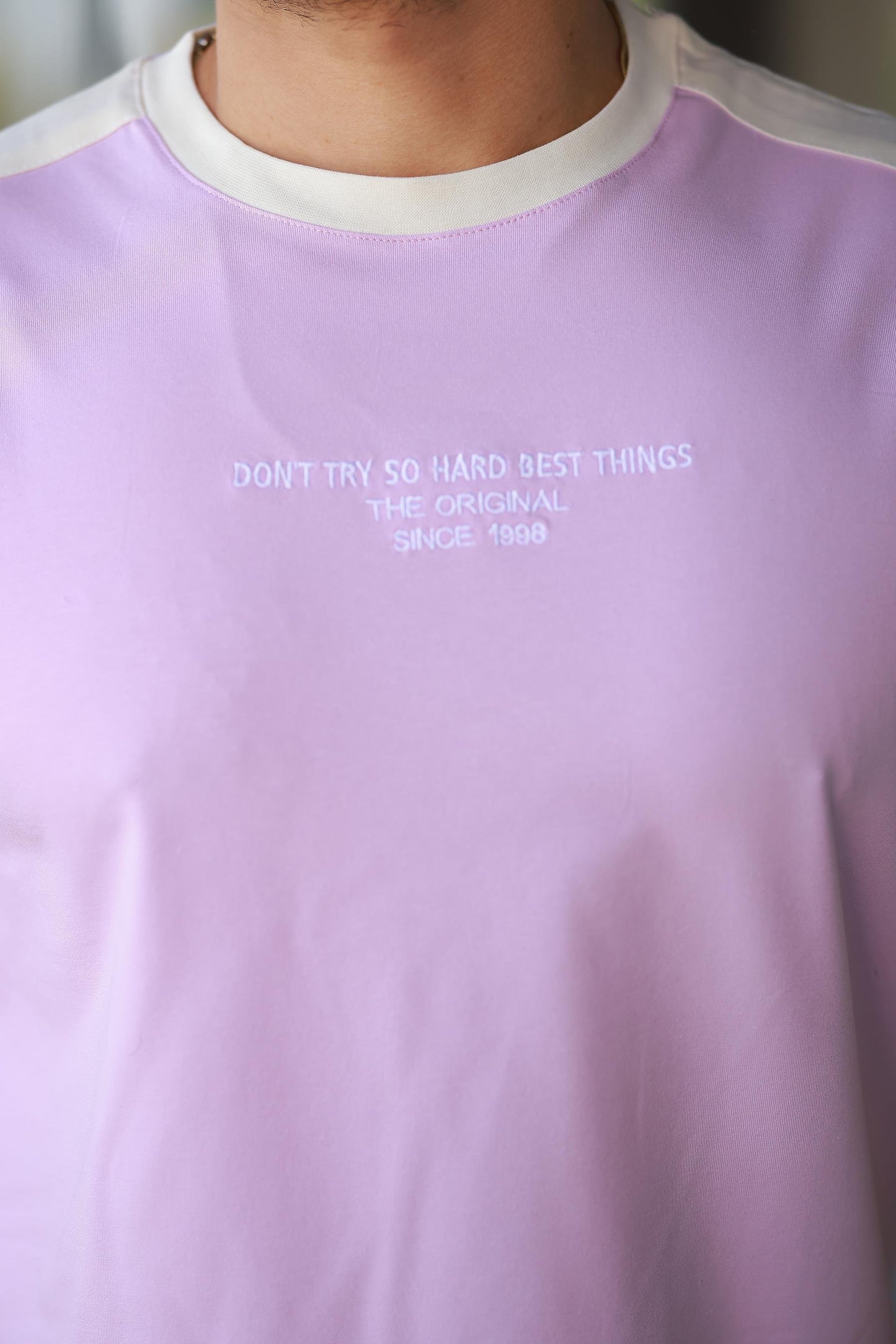 Erkek Bisiklet Yaka Şerit Detaylı Nakışlı %100 Pamuk Tişört - 2533