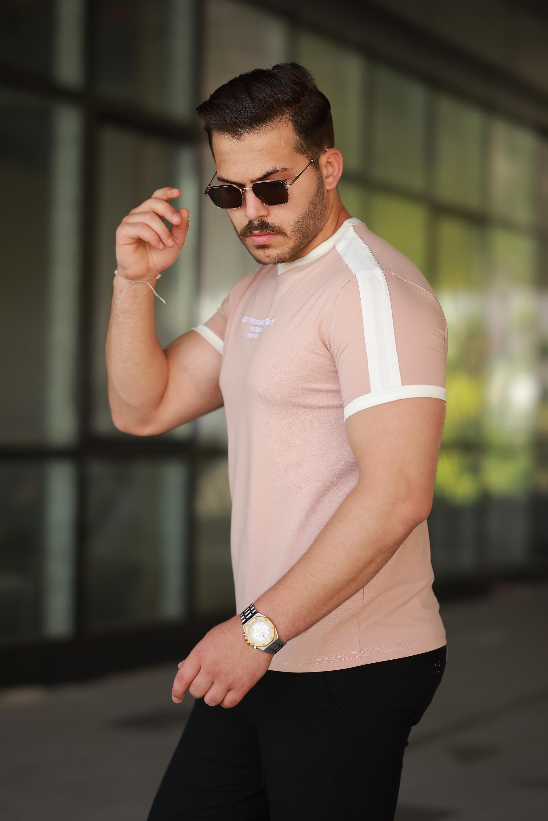 Erkek Bisiklet Yaka Şerit Detaylı Nakışlı %100 Pamuk Tişört - 2533