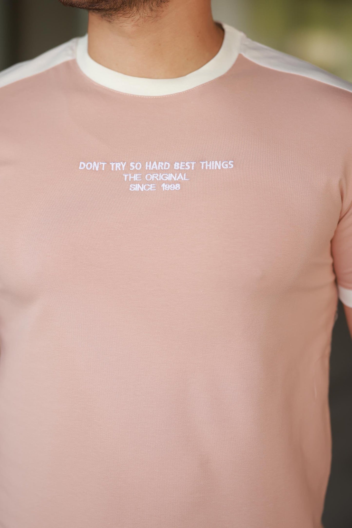 Erkek Bisiklet Yaka Şerit Detaylı Nakışlı %100 Pamuk Tişört - 2533