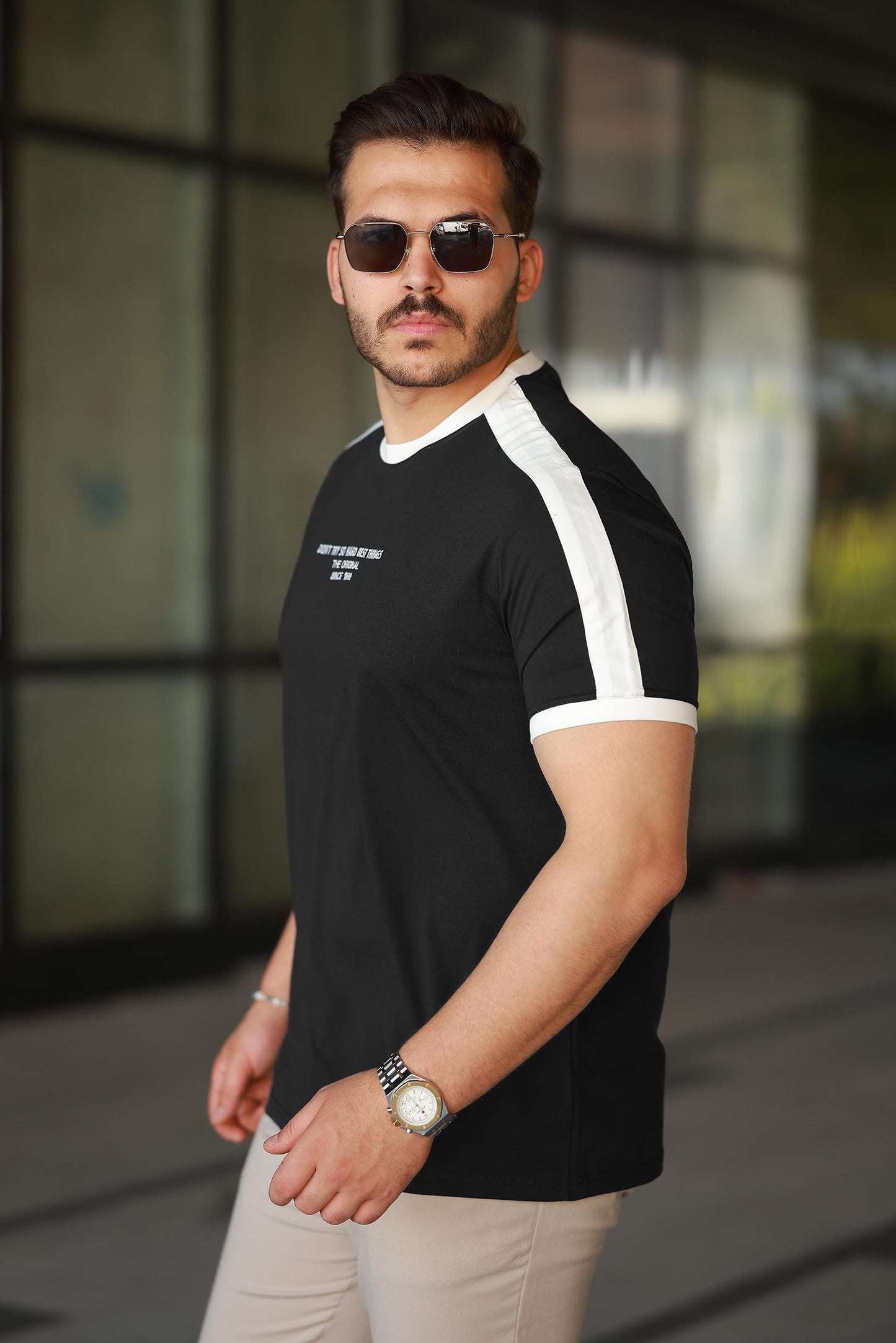 Erkek Bisiklet Yaka Şerit Detaylı Nakışlı %100 Pamuk Tişört - 2533