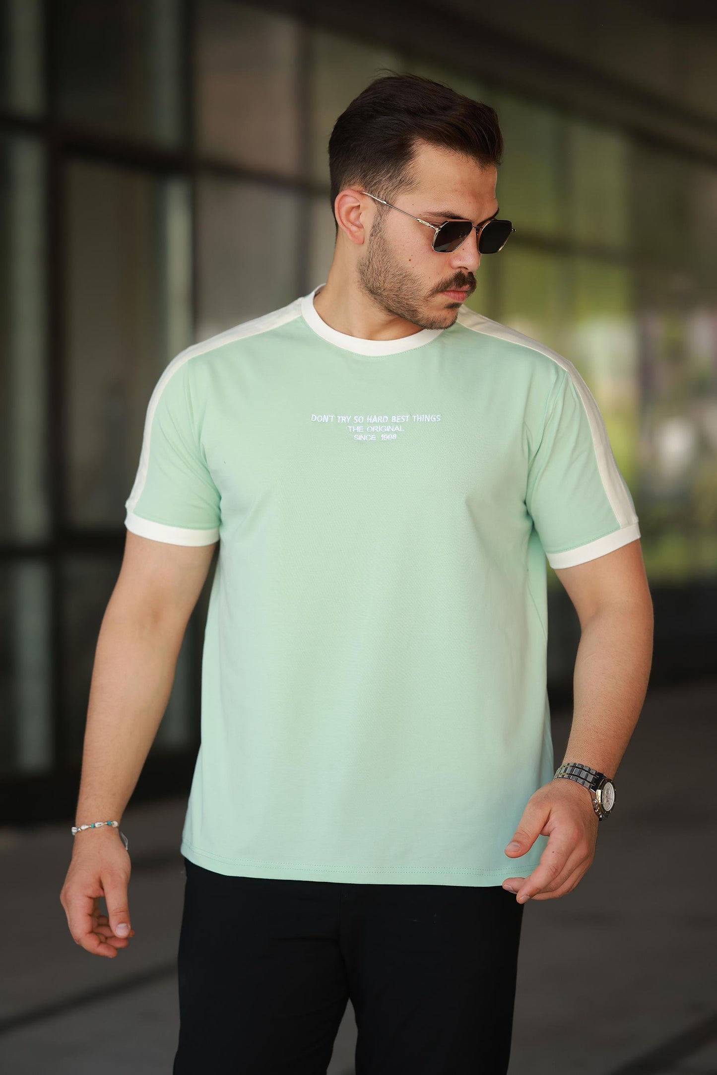 Erkek Bisiklet Yaka Şerit Detaylı Nakışlı %100 Pamuk Tişört - 2533