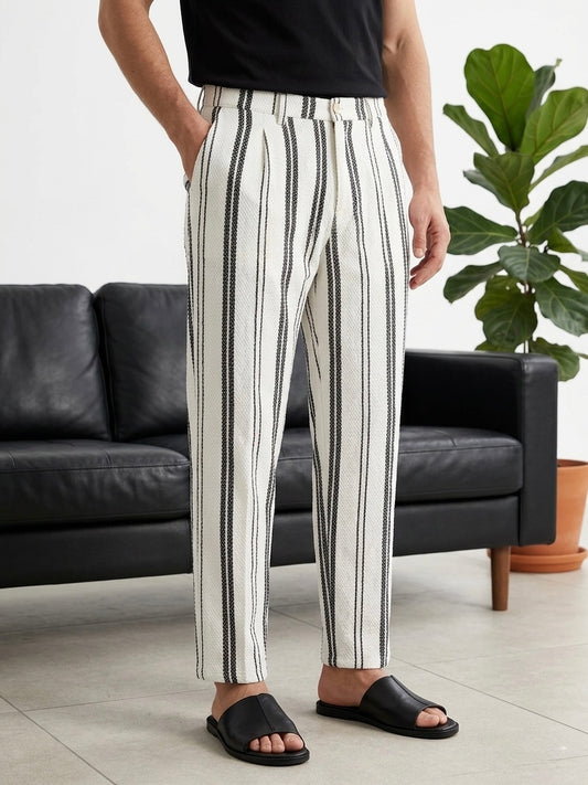 Erkek Beyaz Çizgili Pile Detaylı Modern Kumaş Pantolon - MRN26104